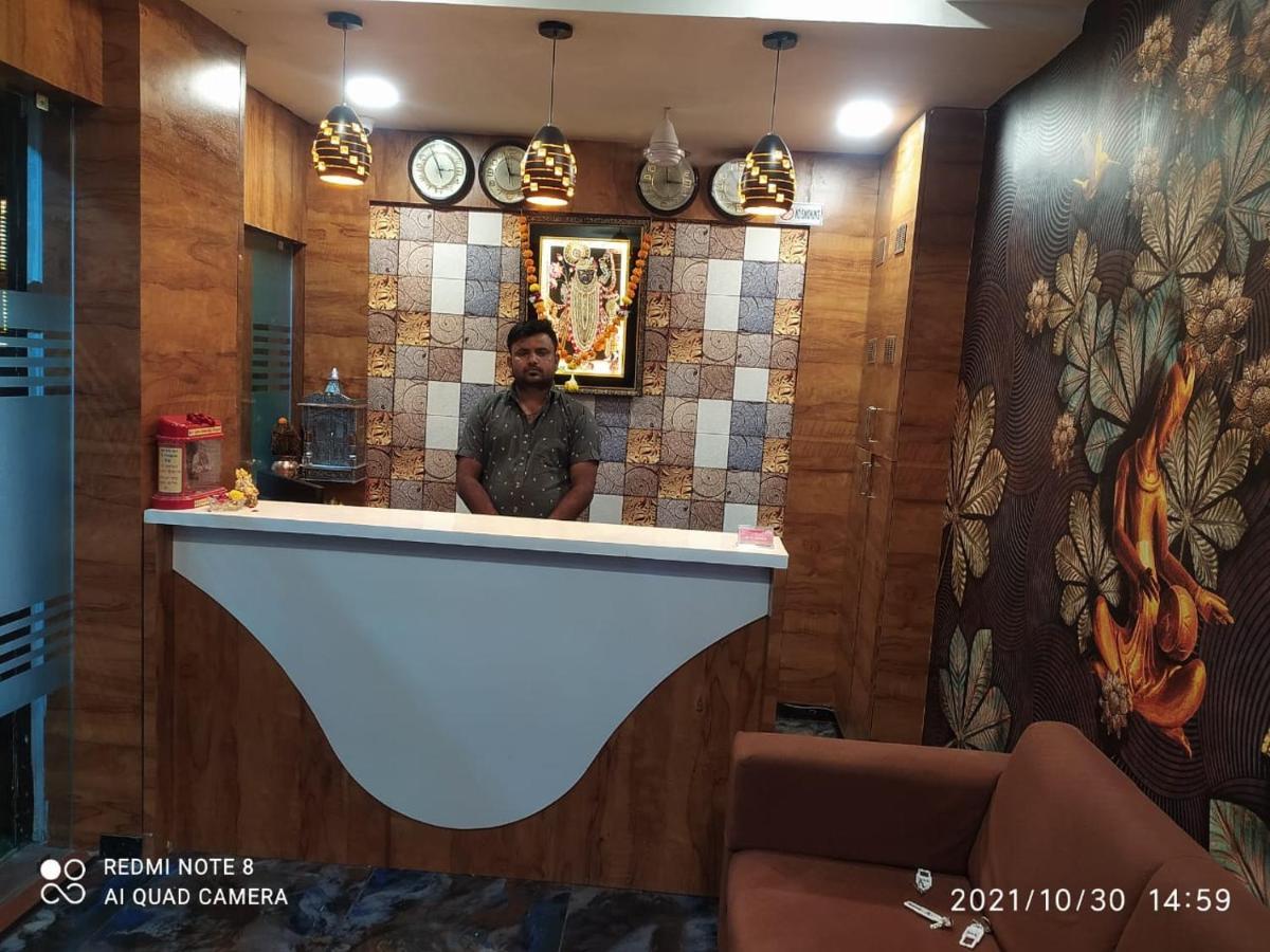 Hotel Red Rose Вадодара Экстерьер фото