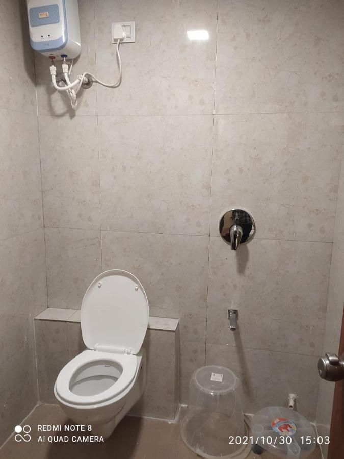 Hotel Red Rose Вадодара Экстерьер фото