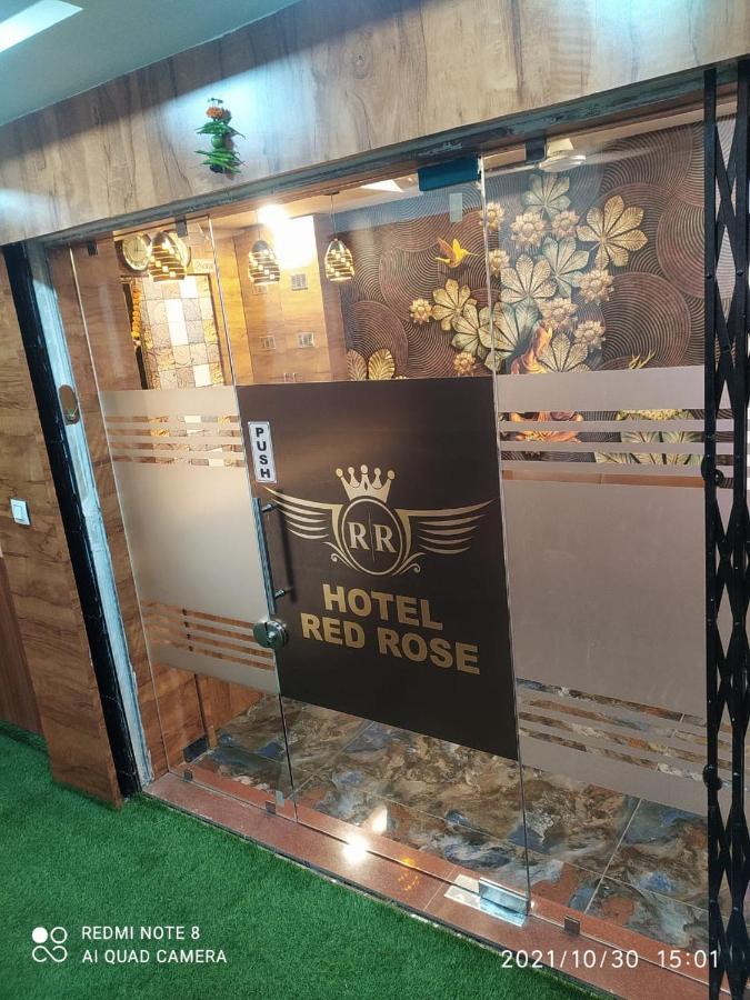 Hotel Red Rose Вадодара Экстерьер фото