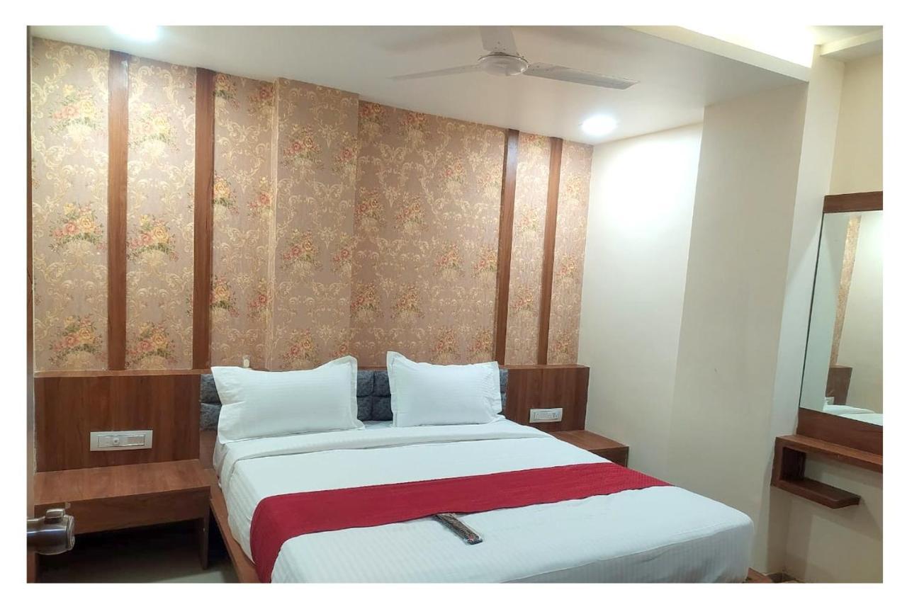 Hotel Red Rose Вадодара Экстерьер фото